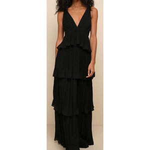 LULU'S SZ M Mesmerizing Essence Black Pleated Backless Tiered Maxi Dress NEW B26